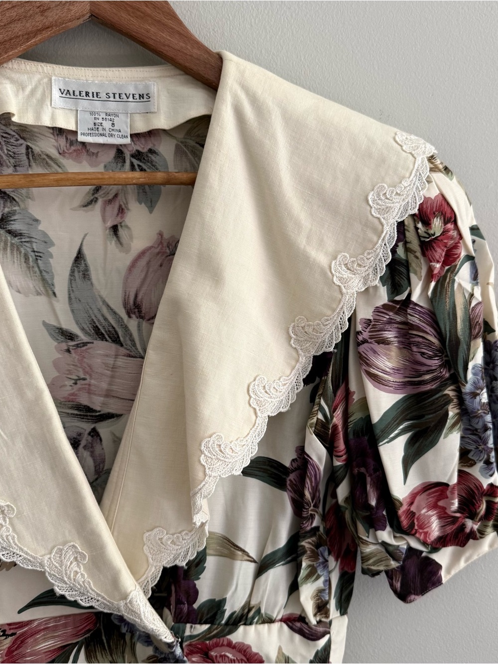Vintage Floral V-Neck Cottagecore Midi Dress with Lace Collar - Picture 5 of 8